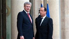 Le premier ministre Stephen Harper a rencontré le président français François Hollande à Paris. 