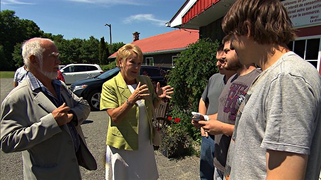 La chef du PQ, Pauline Marois, accompagnait son candidat Roland Richer dans Argenteuil