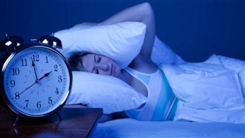 Un Canadien sur quatre manque de sommeil et un Canadien sur quatre fait un excès de poids.