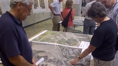 Des citoyens d'Ottawa participent � la derni�re s�ance publique au sujet du futur pont qui enjambera la rivi�re des Outaouais.