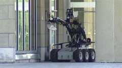 Un robot a été utilisé pour déplacer les colis.