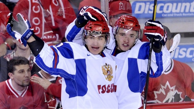 Nail Yakupov (gauche)
