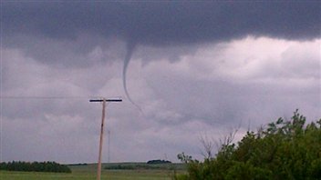 Six tornades ont été apeçues près de Luseland en Saskatchewan vendredi dont deux ont touché le sol.