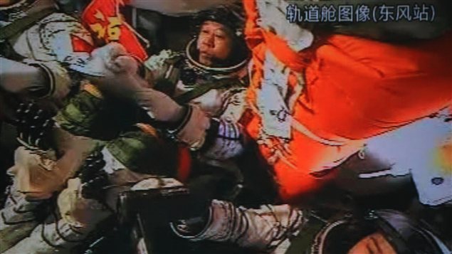 Les astronautes à bord de Shenzhou IX