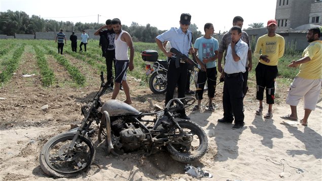 Une moto visée par un raid israélien dans la bande de Gaza