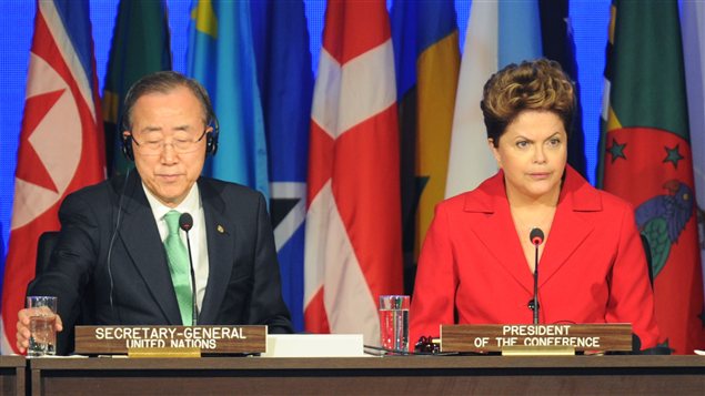 El secretario general de la ONU, Ban Ki-Moon, junto a la presidenta de Brasil, Dilma Rousseff.