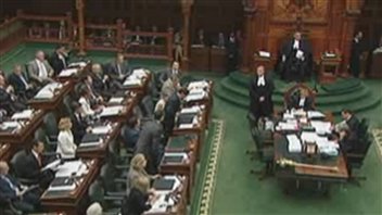 Les députés à Queen's Park.