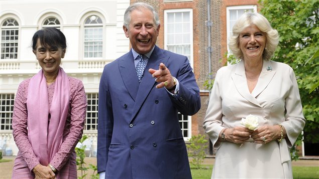 Aung San Suu Kyi, en visite au Royaume-Uni, a rencontré le prince Charles et son épouse Camilla (21 juin 2012).