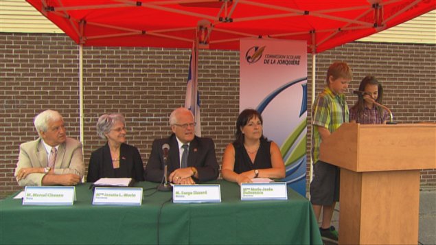 Le maire de Saint-Ambroise, Marcel Claveau et le ministre Serge Simard ont participé à l'annonce de l'agrandissement du Collège Saint-Ambroise.