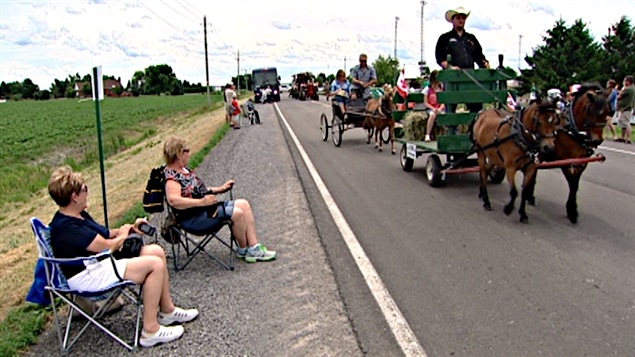 Les résidents de St-Bernardin ont assisté au défilé de la St-Jean-Baptiste.