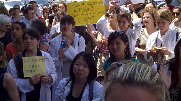 Des m�decins se mobilisent contre la d�cision d'Ottawa de limiter l'acc�s de soins de sant� aux demandeurs d'asile.
