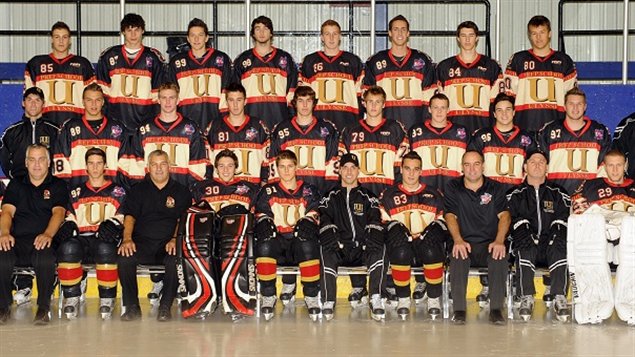 Denis Chalifoux (centre, 1re rangée) avec le Prep School Ulysse