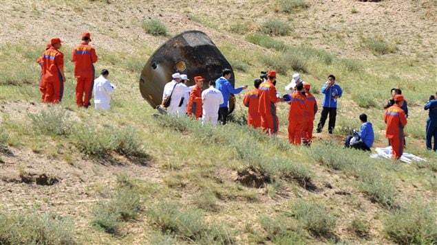 Les équipes de recherche ont retrouvé la capsule spatiale Shenzhou IX, qui s'est posée dans la steppe de Mongolie intérieure après 13 jours dans l'espace.