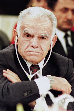 Yitzhak Shamir lors d'une conférence sur la paix à Madrid en 1991.