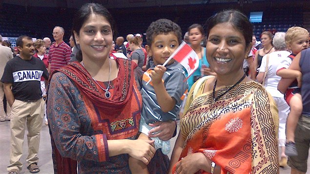 Swarna Chinnasane, Joshina Nazer et son fils Navid Nazer sont arrivés d'Inde il y a 10 ans.