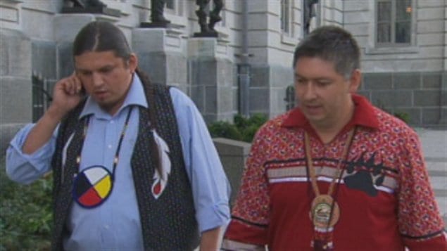 زعيمان من قبيلة اتيكاميك للسكان الأصليين