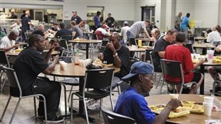 À Oklahoma City, un refuge municipal contre la vague de chaleur.