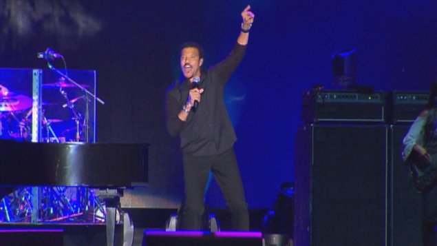 Lionel Richie était en pleine forme samedi soir sur les plaines d'Abraham.