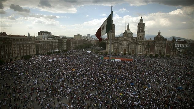 Rassemblement à la place Zocalo, à Mexico, le 7 juillet 2012