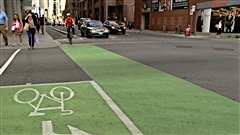 La piste réservée sur la rue Laurier, au centre-ville d'Ottawa (archives).