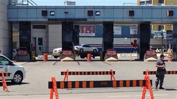 Le tunnel entre Windsor et Détroit a été fermé à cause de menaces insinuant qu'une bombe pourrait être à l'intérieur.