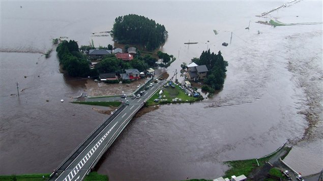 Vue aérienne de bâtiments de la ville d'Aso, dans la préfecture de Kumamoto