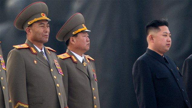 L'ancien chef militaire Ri Yong-ho en compagnie du président Kim Jong-un, le 13 avril 2012