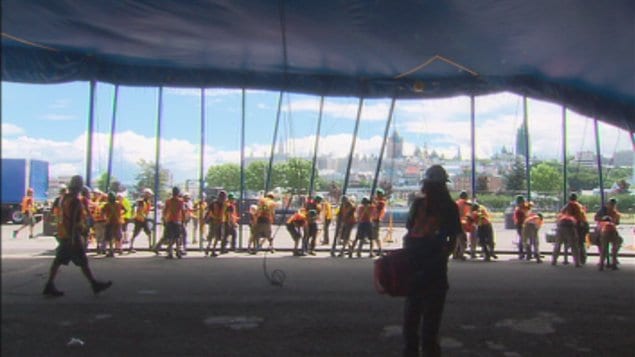 Le chapiteau du Cirque du Soleil est installé dans le Vieux-Port de Québec.