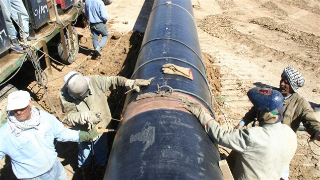 L'oléoduc qui relie Kirkouk à la Turquie est une importante artère d'exportation de pétrole (13 juin 2004)