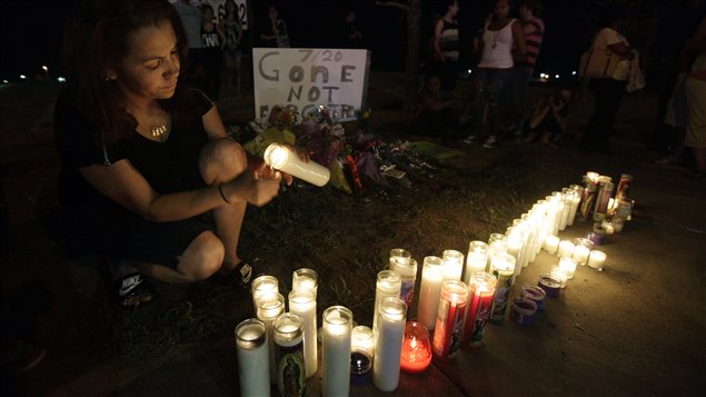 Vigile pour les victimes de la fusillade, à Aurora, au Colorado