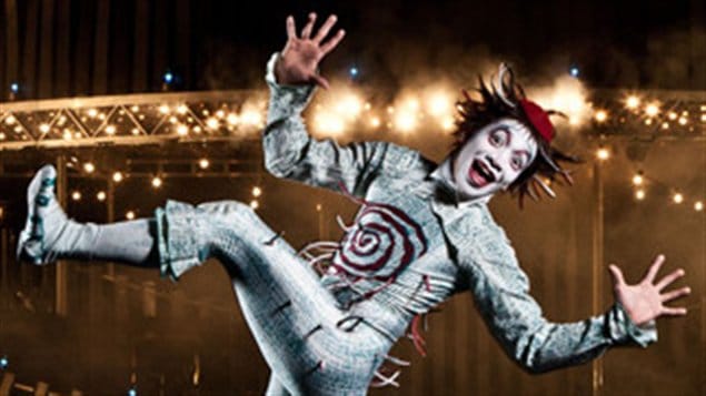 Un personnage du Cirque du Soleil
