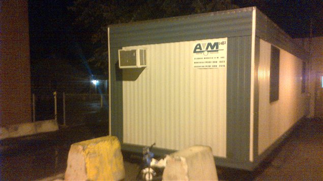 Une roulotte où les policiers de Mascouche entreprosent des pièces à conviction.