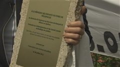 Plaque commémorative à la mémoire des enfants victimes de pédophiles