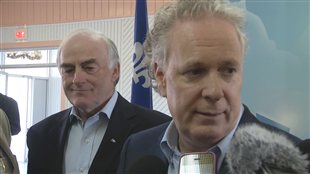 Jean Charest et son candidat dans Ungava, Gérald Lemoyne.
