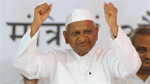 Le militant anticorruption Anna Hazare alors qu'il s'apprête à jeûner, le 29 juillet 2012