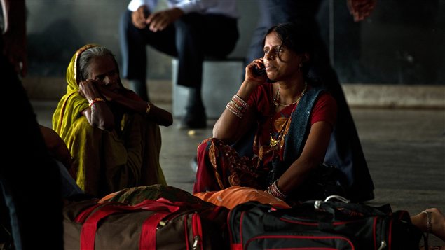 Les usagers du train ont dû patienter à la station de New Delhi, au lendemain de la panne de courant massive qui a frappé le nord de l'Inde
