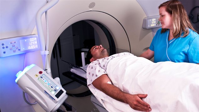 Un patient subit un examen de tomodensiometrie. (archives)