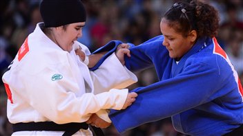 La Saoudienne Wojdan Shaherkani et Melissa Mojica de Porto-Rico
