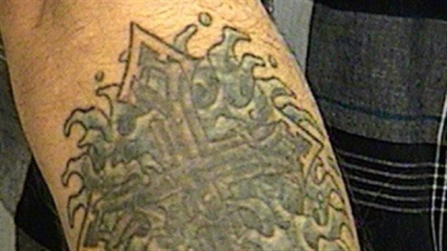 Tatouage de Yannick Labelle, suspect arrêté par la police de Laval pour agression sexuelle