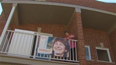 Élaine Hémond, candidate pour Québec solidaire dans Jean-Lesage, a installé son local de campagne chez elle.