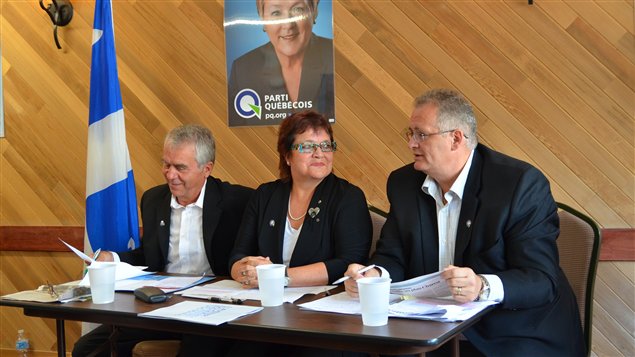 Les candidats péquistes François Gendron (Abitibi-Ouest), Élizabeth Larouche (Abitibi-Est) et Gilles Chapadeau (Rouyn-Noranda - Témiscamingue)