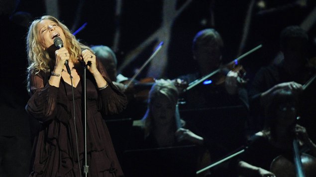 La chanteuse américaine Barbara Streisand.