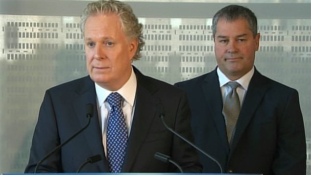 Jean Charest, accompagné du Dr Yves Bolduc