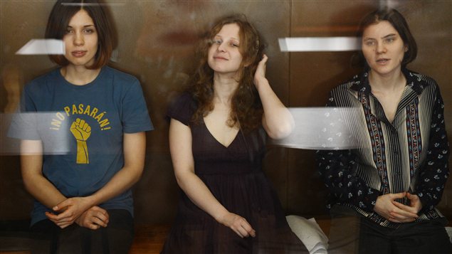 Les trois membres du groupe Pussy Riot sur le banc des accusés
