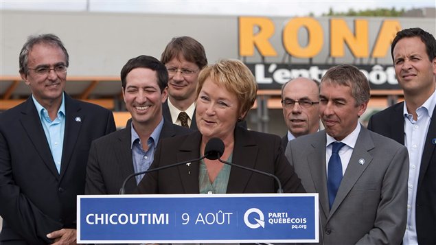 La chef du PQ Pauline Marois en conférence de presse, à Saguenay
