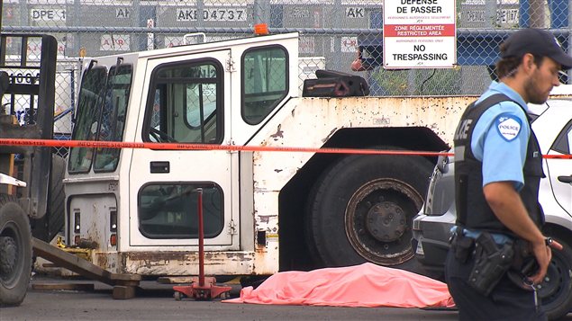 L’employé de 22 ans est mort écrasé au moment où il changeait un pneu sur un tracteur de refoulement de Swissport.