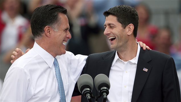 Mitt Romney (� gauche) et son colistier Paul Ryan (� droite)