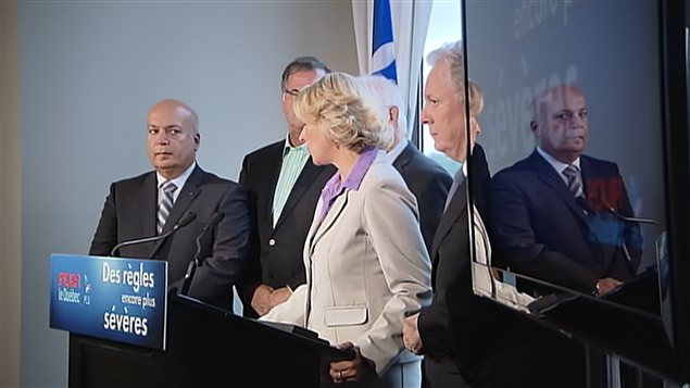 Au douzième jour de la campagne, l'équipe du chef libéral parle lutte contre la corruption dans le domaine de la construction.