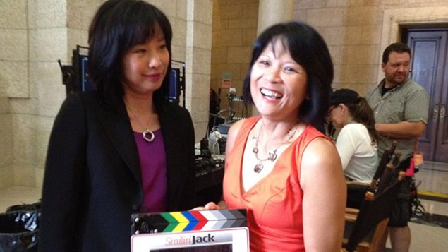 Olivia Chow rencontre Sook-Yin Lee, celle qui joue son rôle.