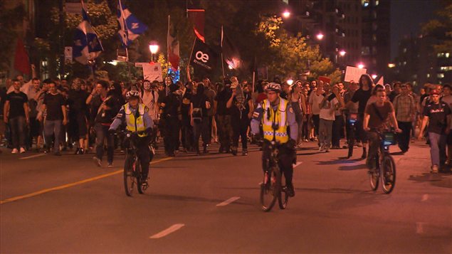 Manifestation nocturne à Montréal le 13 août 2012